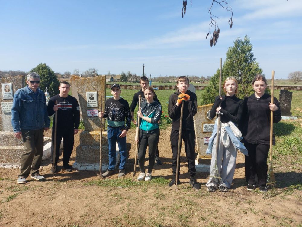 Первые Новопокровской школы провели «Вахту памяти»