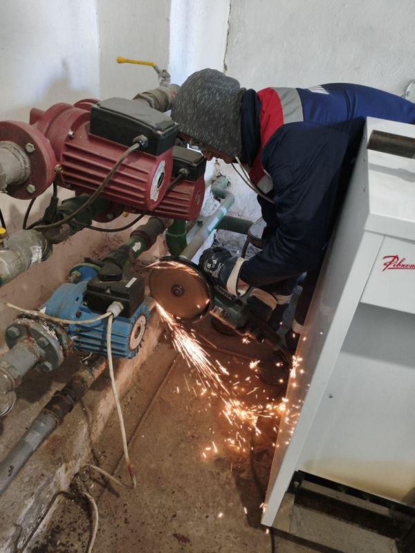 Бригада рязанских теплосетей продолжает работать в центральной районной больнице Чаплинки