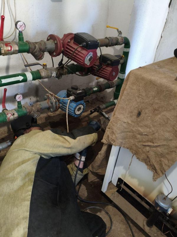 Рязанцы продолжают восстанавливать отопление в Чаплынской ЦРБ