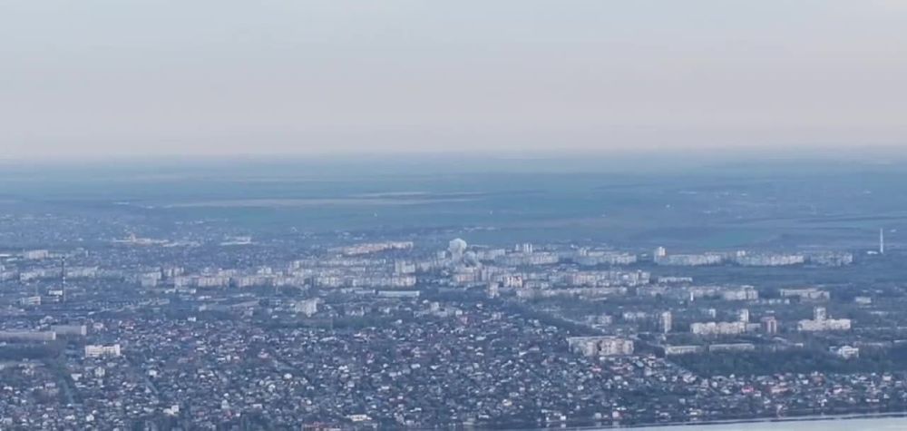 Российский УМПК прилетел по складу боеприпасов, который ВСУ традиционно устроили в жилой застройке, на этот раз в Херсоне