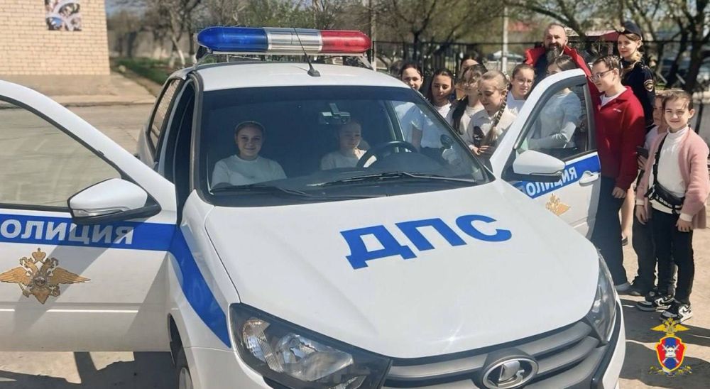 Сотрудники Госавтоинспекции провели занятие для учеников Новоалексеевской школы № 1