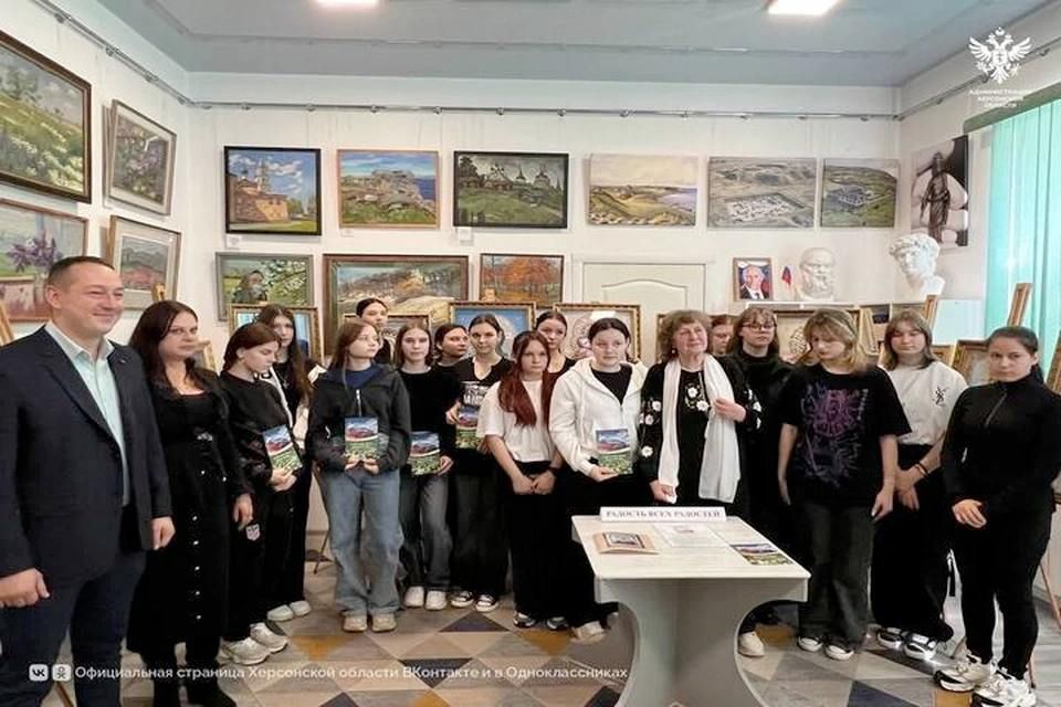 В Геническом краеведческом музее открылась Пасхальная выставка икон