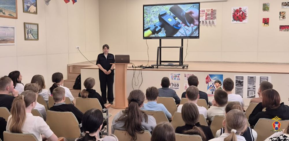 Сотрудники Госавтоинспекции провели профилактическое занятие в Генической школе №3