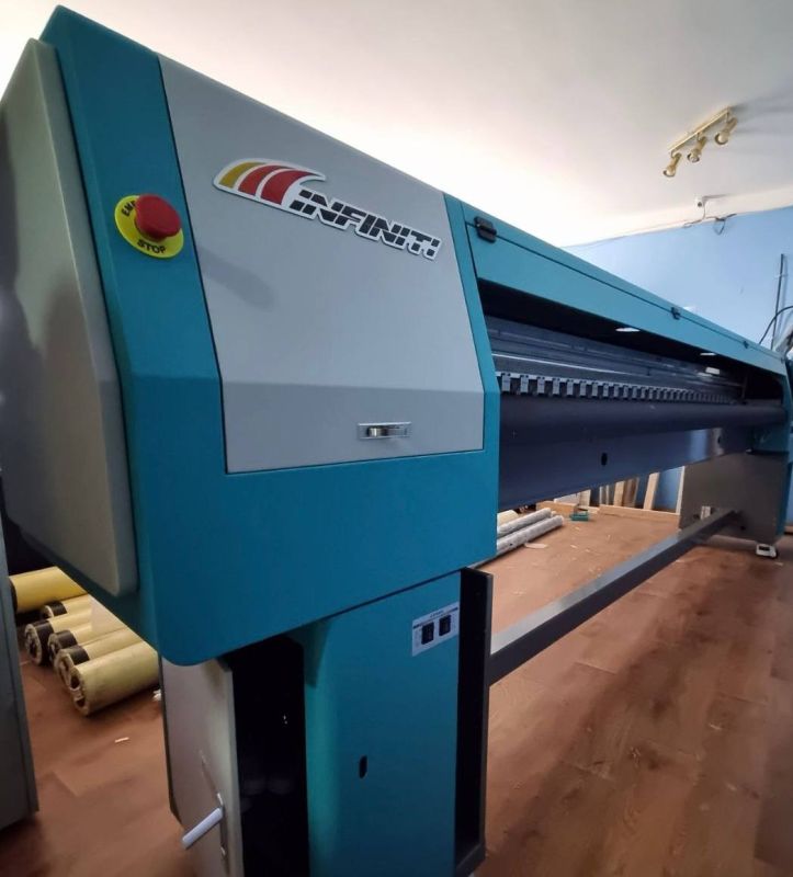 Делимся радостью: новый принтер для печати билбордов уже у нас