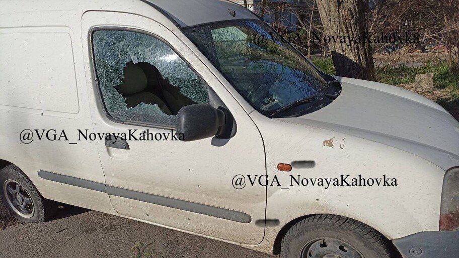 В Новой Каховке из-за обстрела повреждены 2 автомобиля