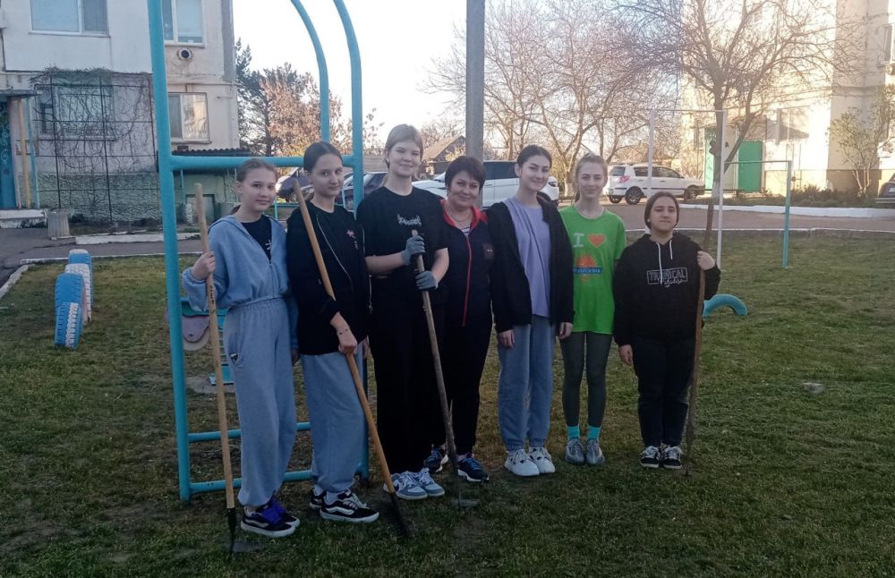 Чаплинская школа №1 присоединилась к субботнику