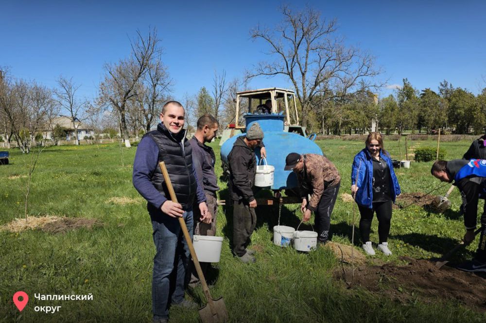 Акция «Сад памяти» при участии сторонников «Единой России» и волонтеров партии прошла в 18-ти школах на площадках 4 муниципальных округов