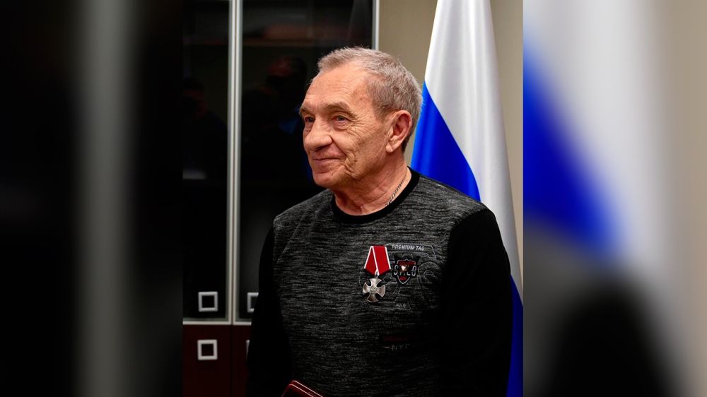 Путин присвоил звание Героя России главврачу Алешковской больницы Харлану