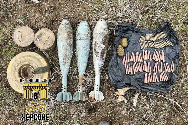 В ходе операций в Херсонской и Запорожской областях бойцы Росгвардии выявили значительные тайники с оружием и боеприпасами, принадлежавшими украинским вооруженным силам