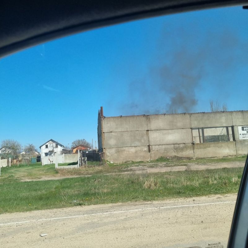 Счастливцево. Что-то горит на заброшке