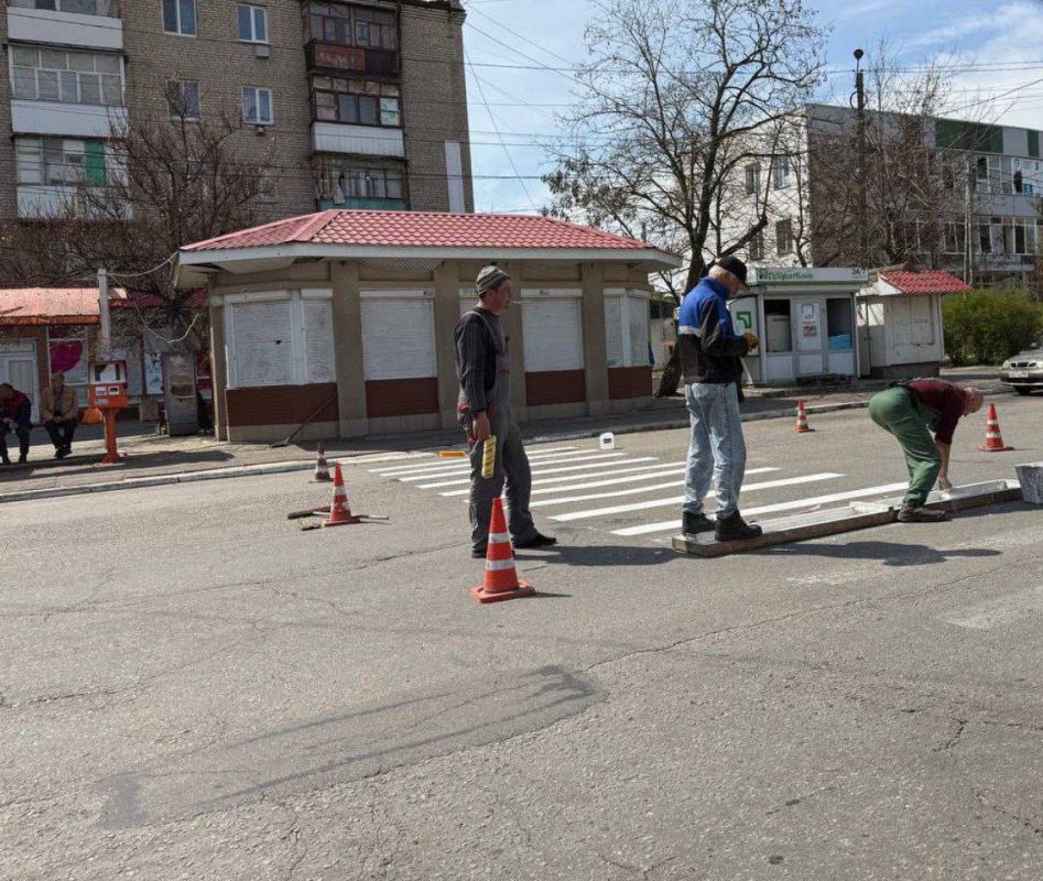 Виталий Гура: В Новой Каховке обновили дорожные разметки «пешеходный переход»