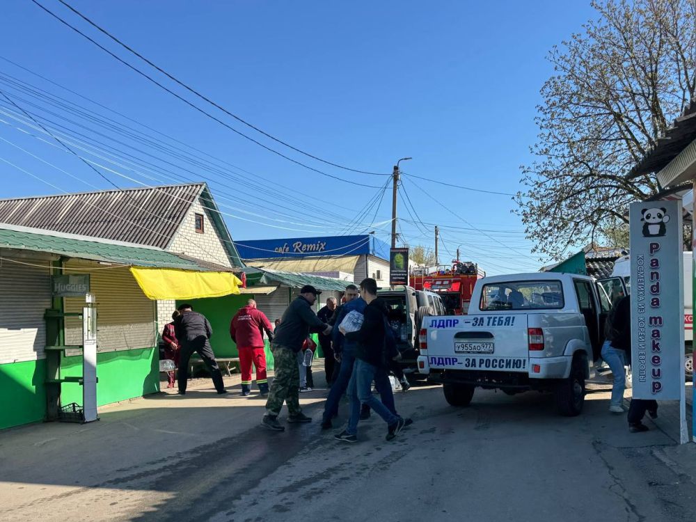ЛДПР оказала помощь во время пожара в Геническе