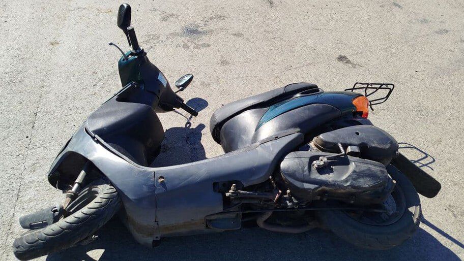 Не дорос — не рули. В селе Широкое в ДТП попали двое несовершеннолетних на мопеде