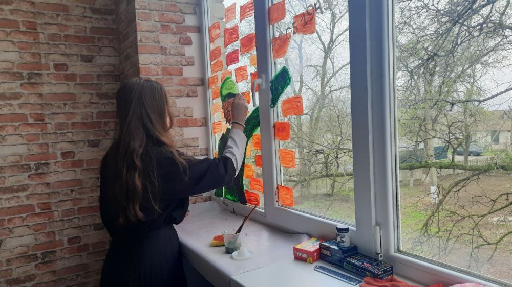 Первые Асканийской школы присоединились к акции «Окна Победы»
