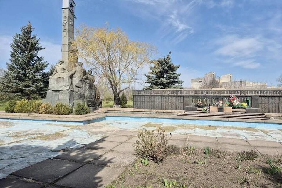 На воинском монументе в Херсонской области восстановят бассейн