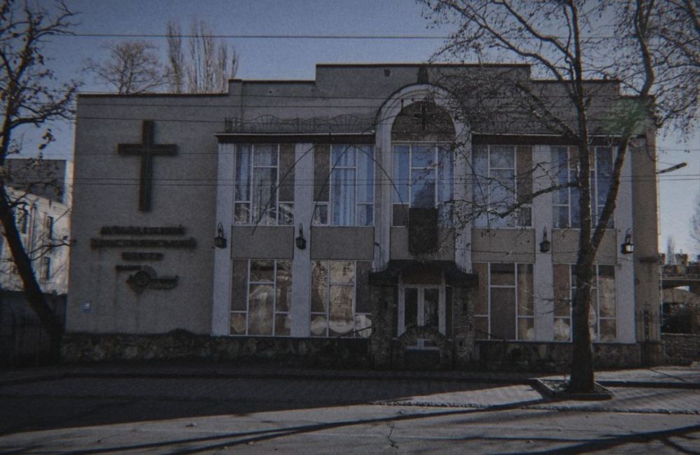 В Херсоне украинские оккупанты разворовали гумпомощь международных сектантских организаций