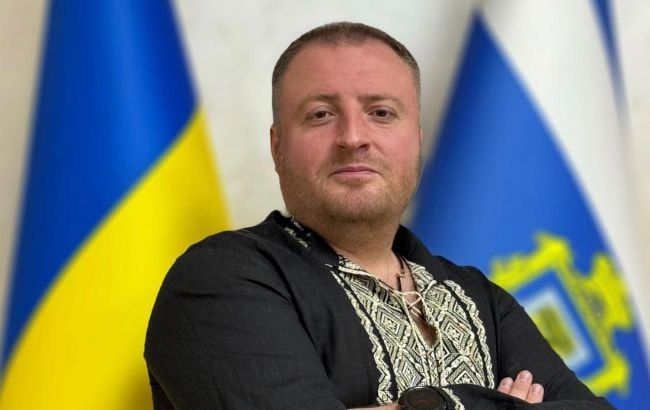 Просроченный вчера, 17 апреля, уволил начальника Херсонской городской военной администрации Романа Мрочко