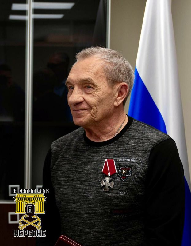 Указом Президента Российской Федерации Владимиру Харлану — главному врачу Алешкинской районной больницы — присвоено звание Героя России