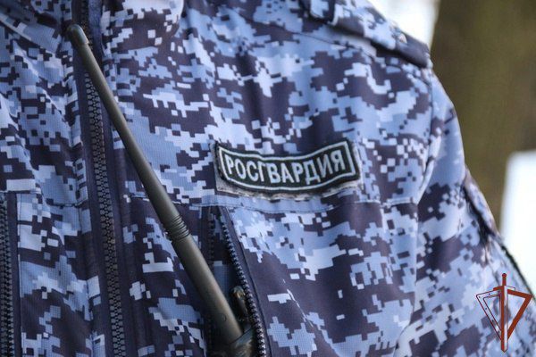 Во время пожара на рынке в Геническе росгвардейцы оперативно эвакуировали людей