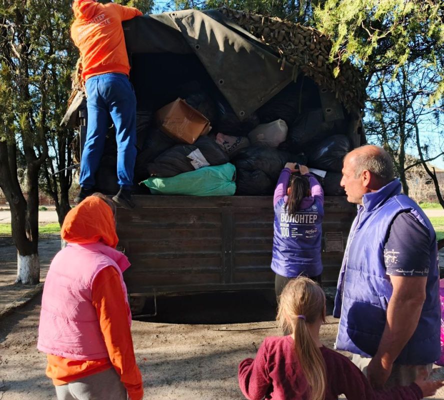 Гуманитарный груз от волонтеров из Крыма получил филиал штаба "Мы вместе" в Херсонской области