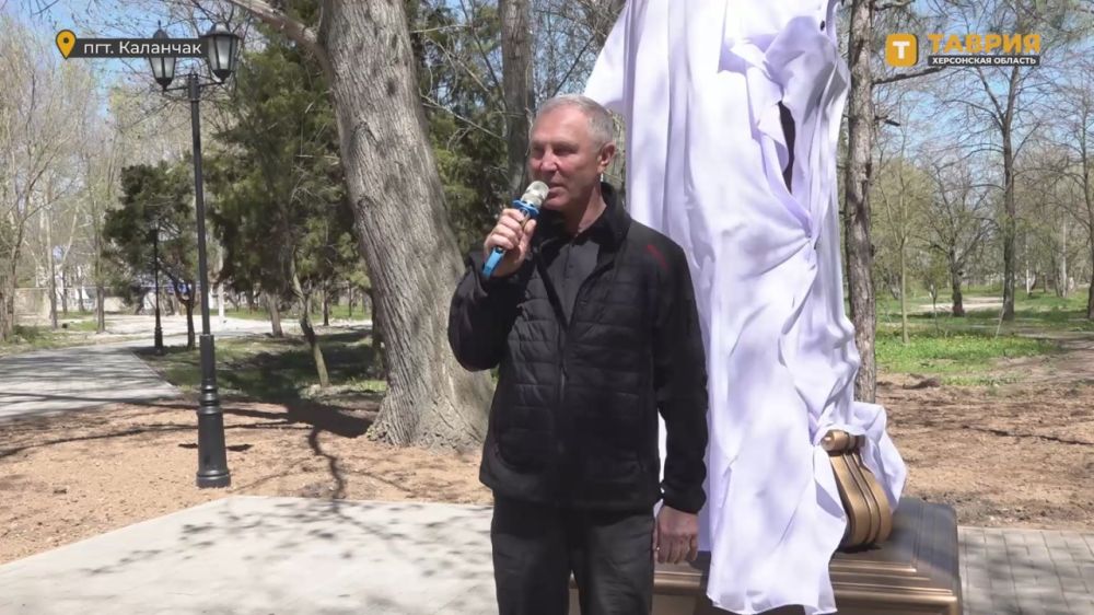 Губернатор Херсонской области и Глава Мордовии торжественно открыли памятник адмиралу Фёдору Ушакову в Каланчаке