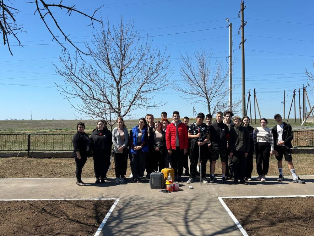 Первые Строгановской школы провели субботник в местах памяти Великой Отечественной войны