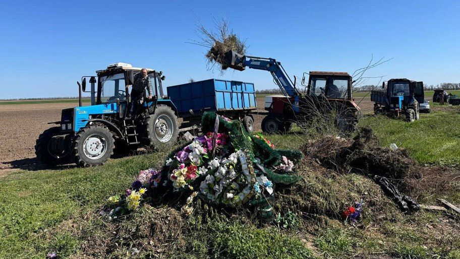 Жители Михайловки к Пасхе привели в порядок сельское кладбище