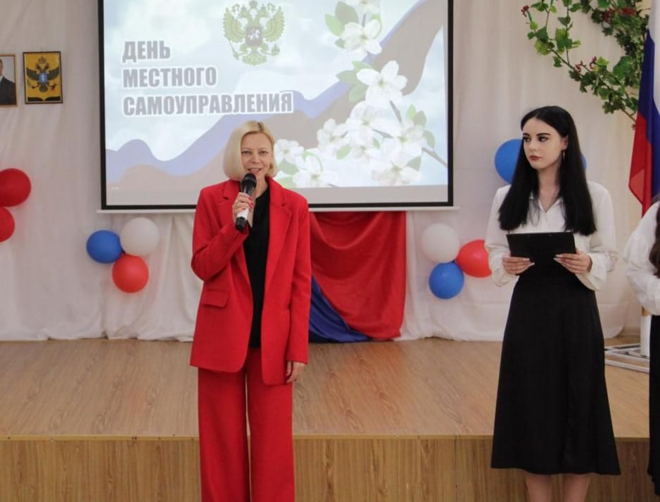 В пгт Чаплинка прошло праздничное мероприятие ко Дню местного самоуправления