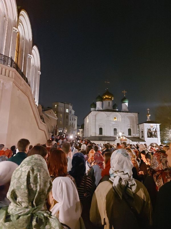 Андрей Медведев: Этой ночью на службе в Сретенском монастыре было необычно много молодёжи