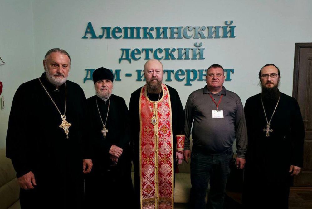 Епископ Скадовский и Алешкинский Филарет поздравил с Пасхой воспитанников Алешкинского детского дома-интерната
