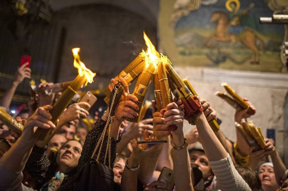 Представители Фонда Андрея Первозванного, доставили в Херсонскую область частицу Благодатного огня из Иерусалима