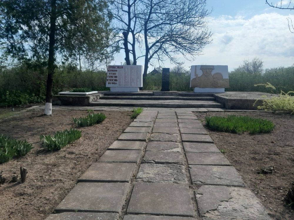 В селе Дружбовка завершен косметический ремонт памятника, который был проведен при поддержке Росгвардии