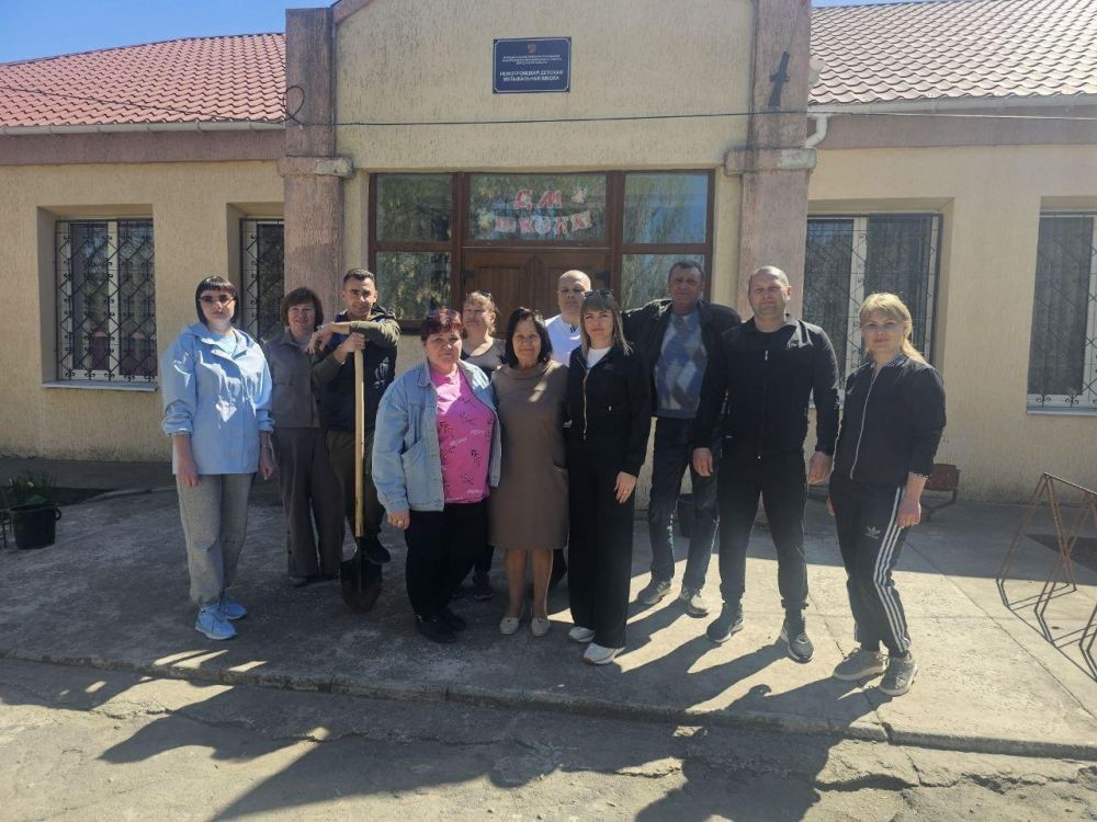 Сотрудники компании "Энергосбыт Новотроицкое" высадили на территории пгт