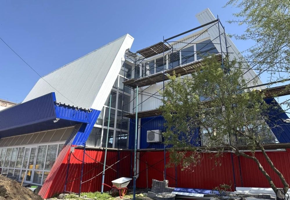 В детско-юношеской спортивной школе Геническа завершено устройство новой кровли