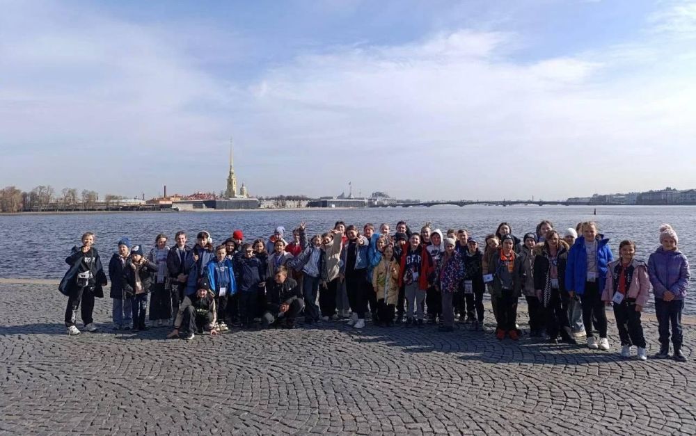 Более 660 школьников из новых регионов посетили Санкт-Петербург по программе "Культурная карта 4+85"