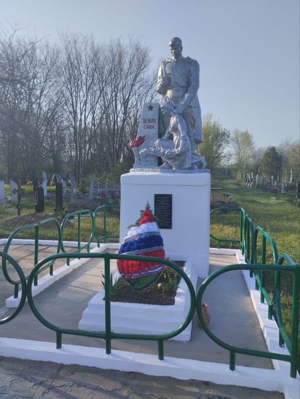 Благоустройство мемориалов Великой Отечественной войны провели в Верхнерогачикском округе