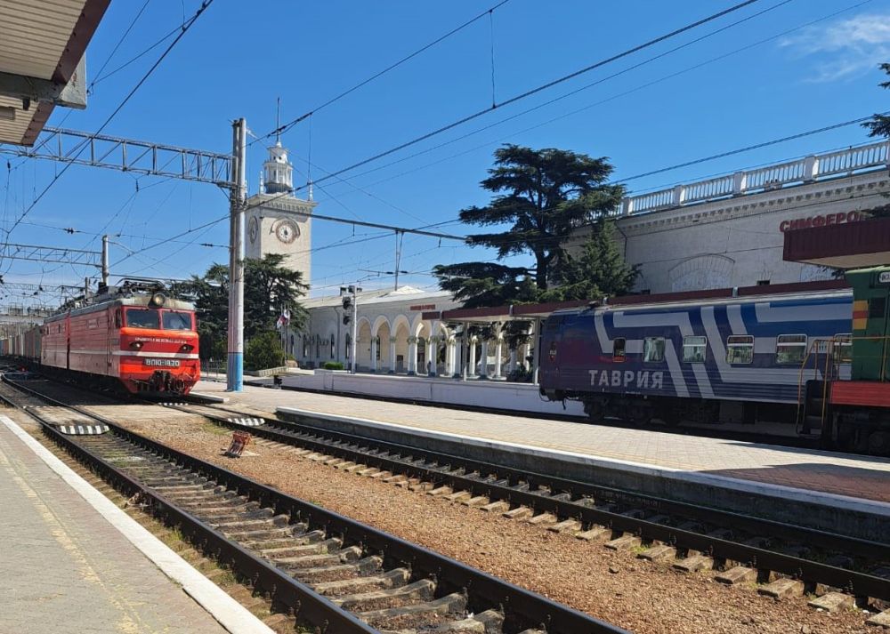 Через территорию ДНР, ЛНР, Херсонской и Запорожской областей проехал первый поезд в направлении Крыма