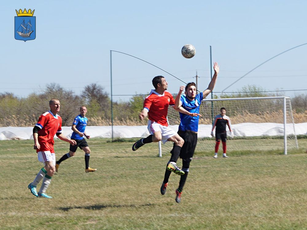 Футбольные баталии в Алешкинском уезде накаляются! Завершился очередной, десятый, тур открытого чемпионата, подаривший зрителям множество ярких и запоминающихся моментов