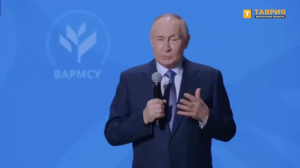 Владимир Путин отметил важность работы муниципальных служащих