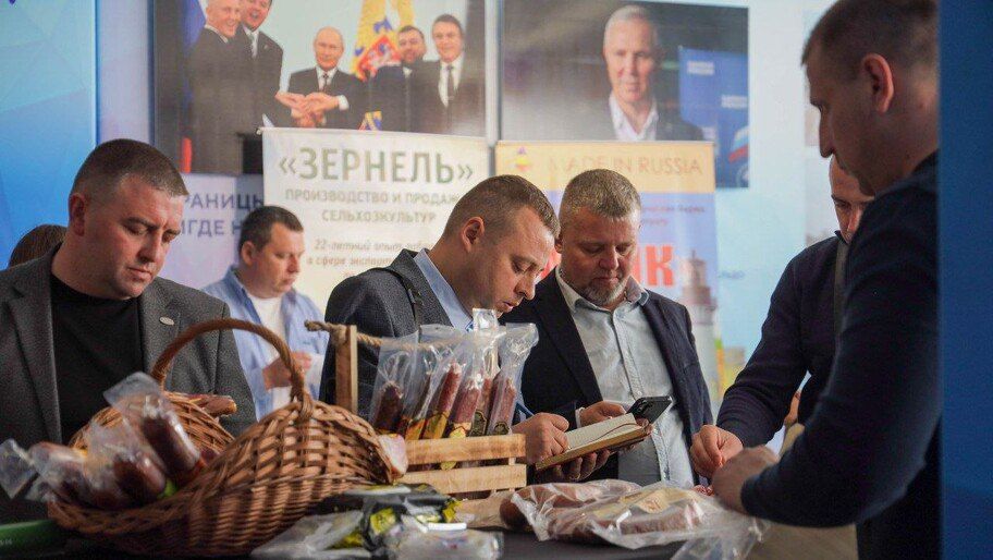 Более 100 человек приняли участие в торгово-закупочной сессии в Геническе