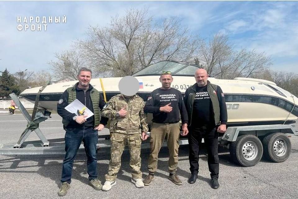 Защитникам днепровских островов передали современную моторную лодку