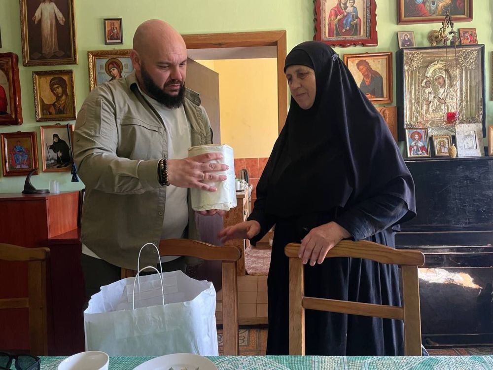 Сергей Георгиев: Накануне Светлой Пасхи приехали с гостинцами в Свято-Никольский женский монастырь Скадовской епархии