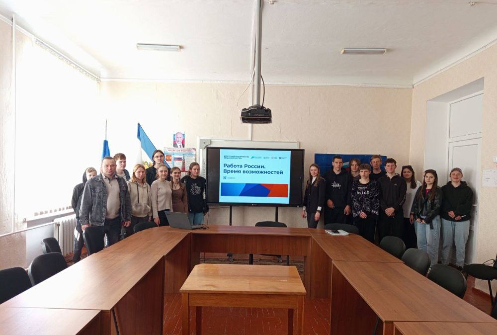 В ГБОУ ХО «Нижнесерогозская школа Нижнесерогозского муниципального округа» состоялась Всероссийская ярмарка трудоустройства "Работа России