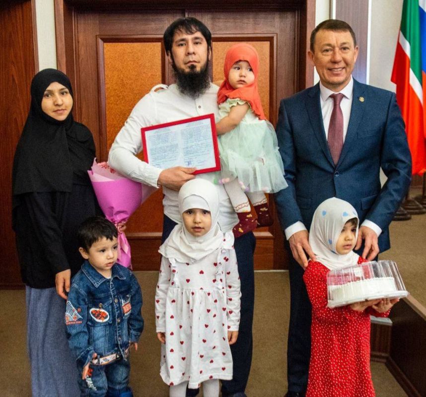 Глава Нижнекамского района Татарстана покидает свой пост после скандала с выдачей жилищного сертификата новым россиянам из Таджикистана