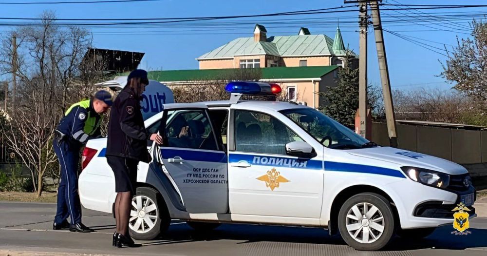 В селе Геническая Горка сотрудники ГАИ оказали помощь 90-летнему мужчине