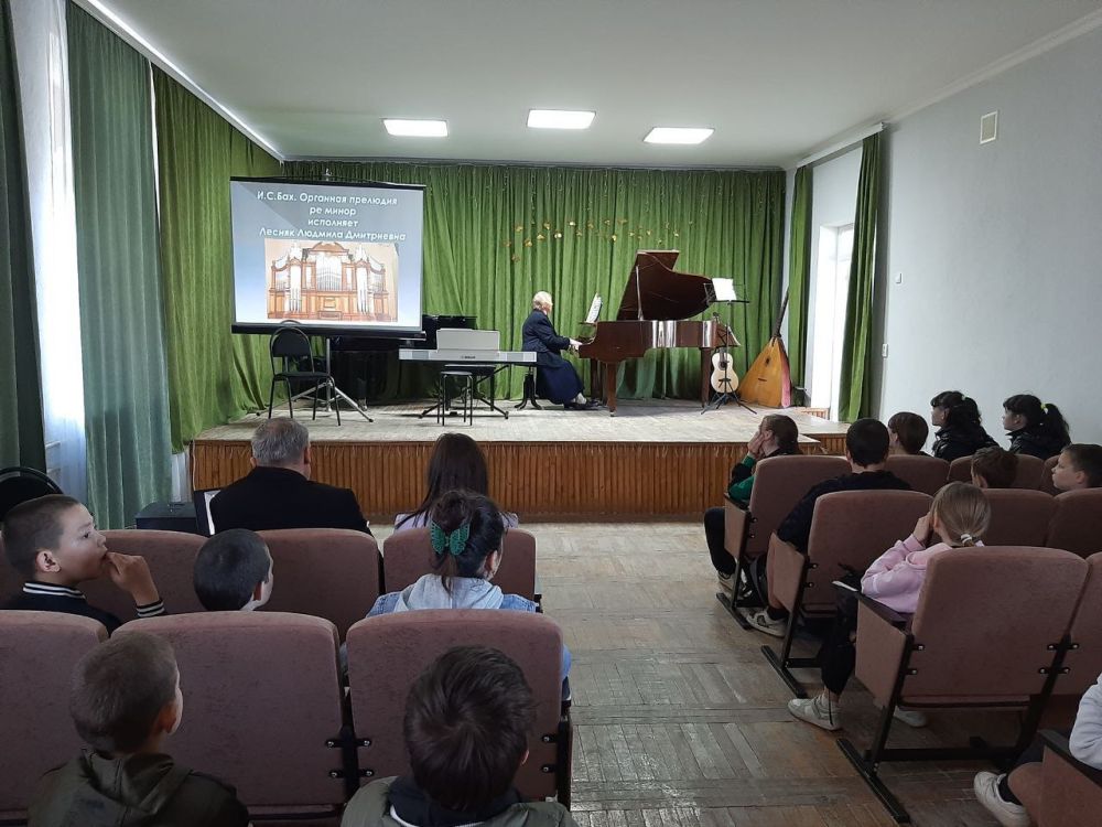 В МКУДО "Детская музыкальная школа Чаплынского муниципального округа" прошёл концерт для обучающихся 5-7 классов школы