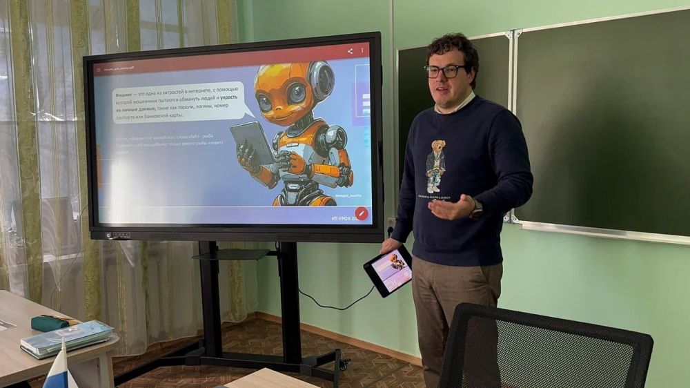 Учеников Чкаловской школы Новотроицкого округа ознакомили с самыми распространенными видами онлайн-мошенничества