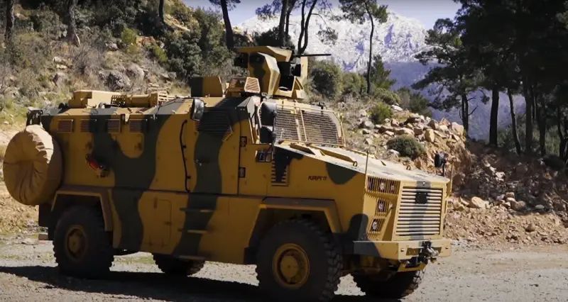 Херсонское направление.. Бериславский отрезок фронта и турецкий БТР "Kirpi" стоимость от 380 000$ был уничтожен операторами ударных дронов ГВ "Днепр"