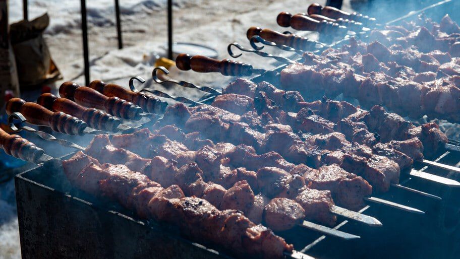 Шашлычники против домоседов