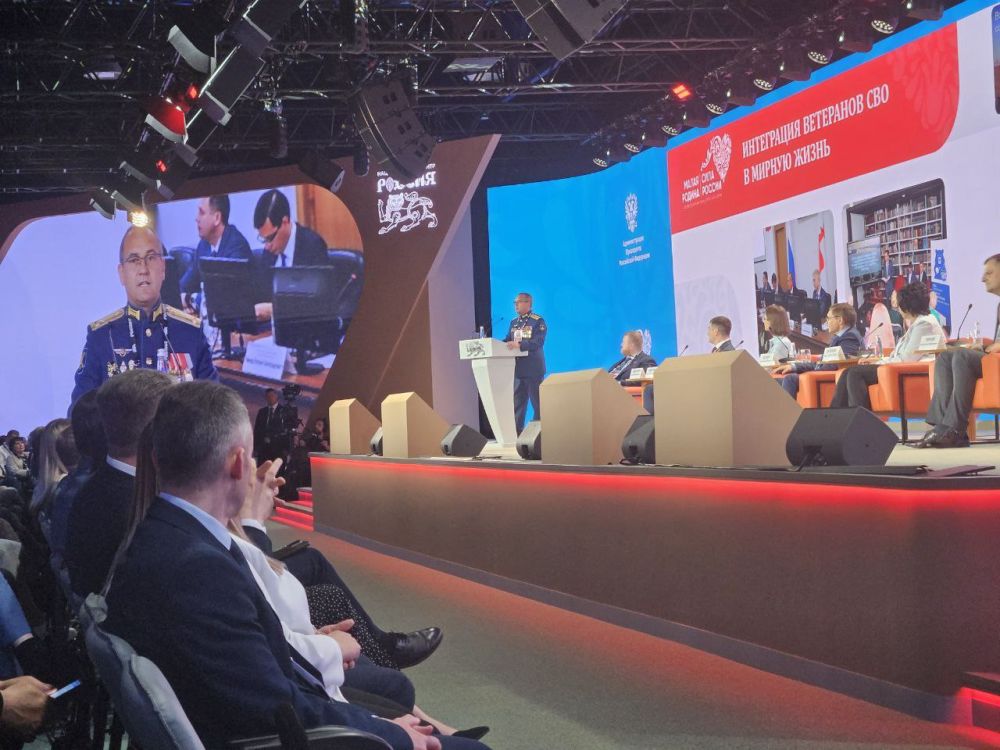 Глава Чаплинского муниципального округа Лилия Пуляева приняла участие в панельной сессии «Служить людям: роль муниципальных депутатов в защите интересов жителей»